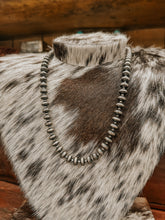Load image into Gallery viewer, 22&quot; Graduated Navajo Pearl necklace
