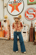 Load image into Gallery viewer, Wrangler X Lainey Wilson High Rise Wide Leg Jeans
