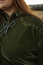 Load image into Gallery viewer, PLUS SIZE velvet studded green shirt
