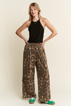 Load image into Gallery viewer, Leopard Print Sweatpants
