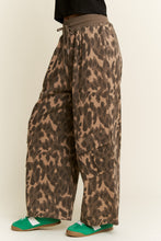 Load image into Gallery viewer, Leopard Print Sweatpants

