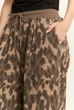 Load image into Gallery viewer, Leopard Print Sweatpants

