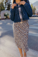 Load image into Gallery viewer, SIDE CINCHED MIDI SKIRT IN WYOMING SKY

