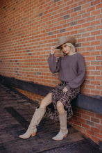 Load image into Gallery viewer, OVERSIZED SWEATER IN OAK
