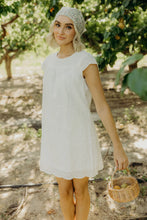 Load image into Gallery viewer, The miller in white
