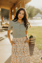 Load image into Gallery viewer, RUFFLED COLLARED BLOUSE IN FOG GREEN
