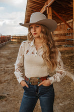 Load image into Gallery viewer, Ariat western road trip button up shirt
