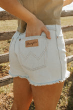Load image into Gallery viewer, Wrangler® Cowboy Short - High Rise - Sugar

