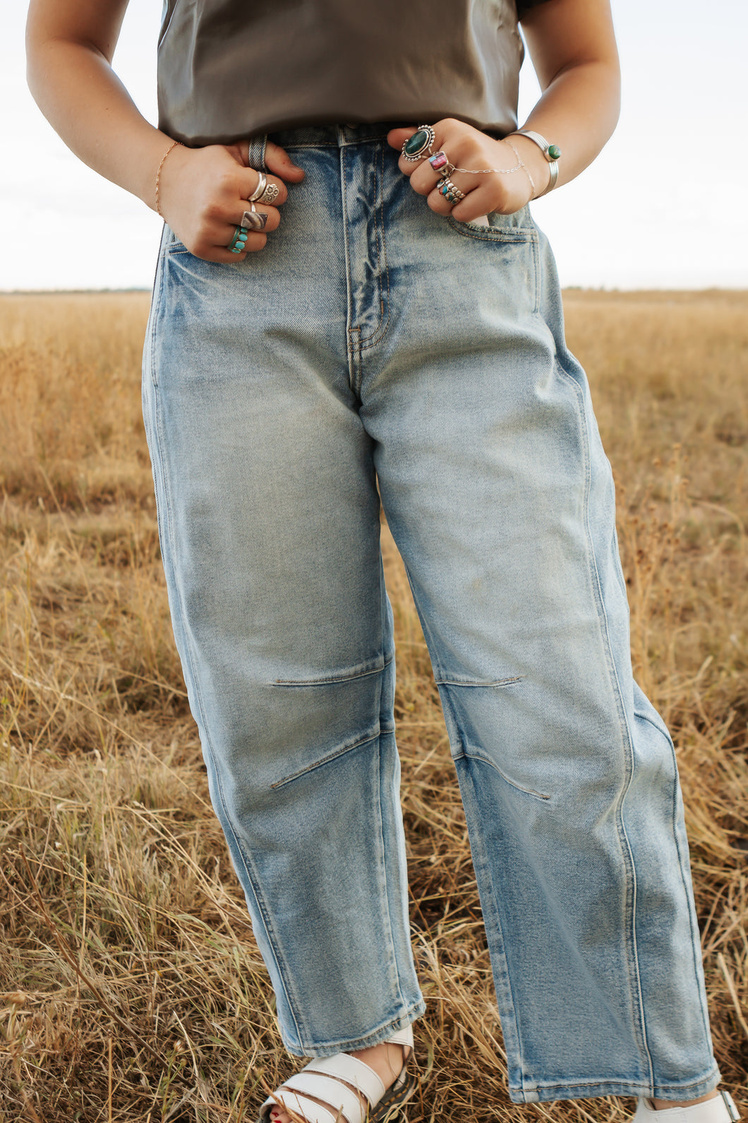 Dart Detailed Barrel Jeans