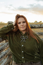 Load image into Gallery viewer, PLUS SIZE velvet studded green shirt
