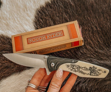 Load image into Gallery viewer, Rough Ryder Cowboy Scrimshaw linerlock Pocket Knife
