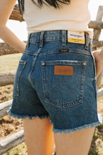 Load image into Gallery viewer, Wrangler Juniper Jean shorts
