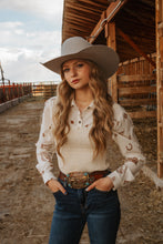 Load image into Gallery viewer, Ariat western road trip button up shirt
