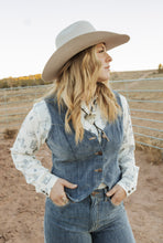 Load image into Gallery viewer, Ariat Womens homestyle western shirt
