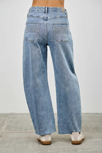 Load image into Gallery viewer, Pleated Barrel Jeans WITH TUMMY CONTROL BAND AND PANEL
