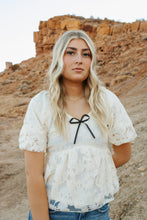 Load image into Gallery viewer, Lace top with bow
