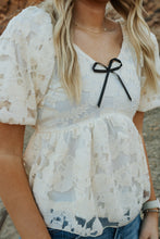 Load image into Gallery viewer, Lace top with bow
