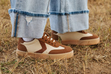 Load image into Gallery viewer, Brown fall Sneaker
