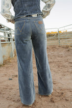 Load image into Gallery viewer, Wrangler wide leg Reagan jeans
