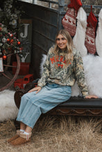 Load image into Gallery viewer, DOORBUSTER PRICE/Merry Bow Camo Crew Neck
