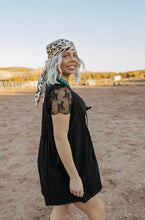 Load image into Gallery viewer, Sleeveless Black Jumper
