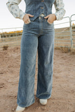 Load image into Gallery viewer, Wrangler wide leg Reagan jeans
