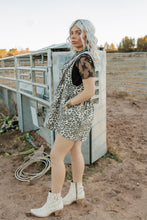 Load image into Gallery viewer, Leopard Print Pleated Jumper
