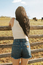 Load image into Gallery viewer, Wrangler Juniper Jean shorts
