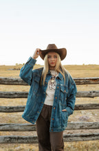 Load image into Gallery viewer, Women&#39;s Wrangler Oversized Mega Trucker Jacket
