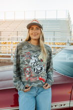 Load image into Gallery viewer, Women's Retro camo Western Collage Pullover
