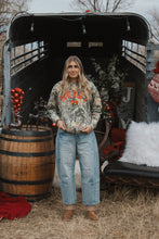 Load image into Gallery viewer, DOORBUSTER PRICE/Merry Bow Camo Crew Neck
