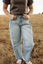 Load image into Gallery viewer, Dart Detailed Barrel Jeans
