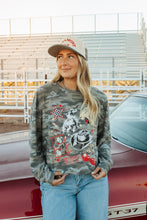Load image into Gallery viewer, Women's Retro camo Western Collage Pullover

