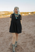 Load image into Gallery viewer, Sleeveless Black Jumper
