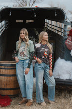 Load image into Gallery viewer, DOORBUSTER PRICE Christmas Roper Tee
