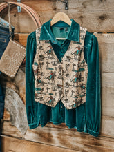 Load image into Gallery viewer, Women&#39;s velvet button up
