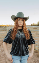 Load image into Gallery viewer, puff sleeve velvet top
