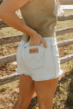 Load image into Gallery viewer, Wrangler® Cowboy Short - High Rise - Sugar

