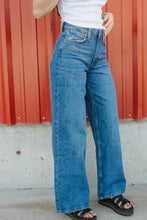 Load image into Gallery viewer, Wrangler Retro Bailey Wide Jeans
