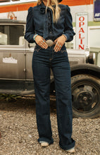Load image into Gallery viewer, Ariat women&#39;s Ultra High Rise Veronica Wide leg jeans
