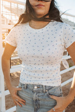 Load image into Gallery viewer, White Tee W/Blue Flowers
