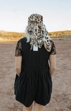 Load image into Gallery viewer, Sleeveless Black Jumper
