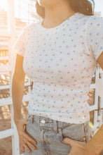 Load image into Gallery viewer, White Tee W/Blue Flowers
