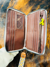 Load image into Gallery viewer, Tan Wrangler Wallet
