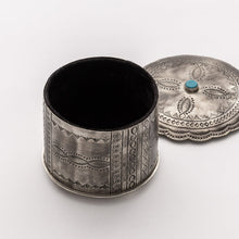 Load image into Gallery viewer, stamped round box w scalloped lid and turquoise
