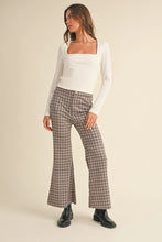 Load image into Gallery viewer, Ribbed Square Neck Long Sleeved Top
